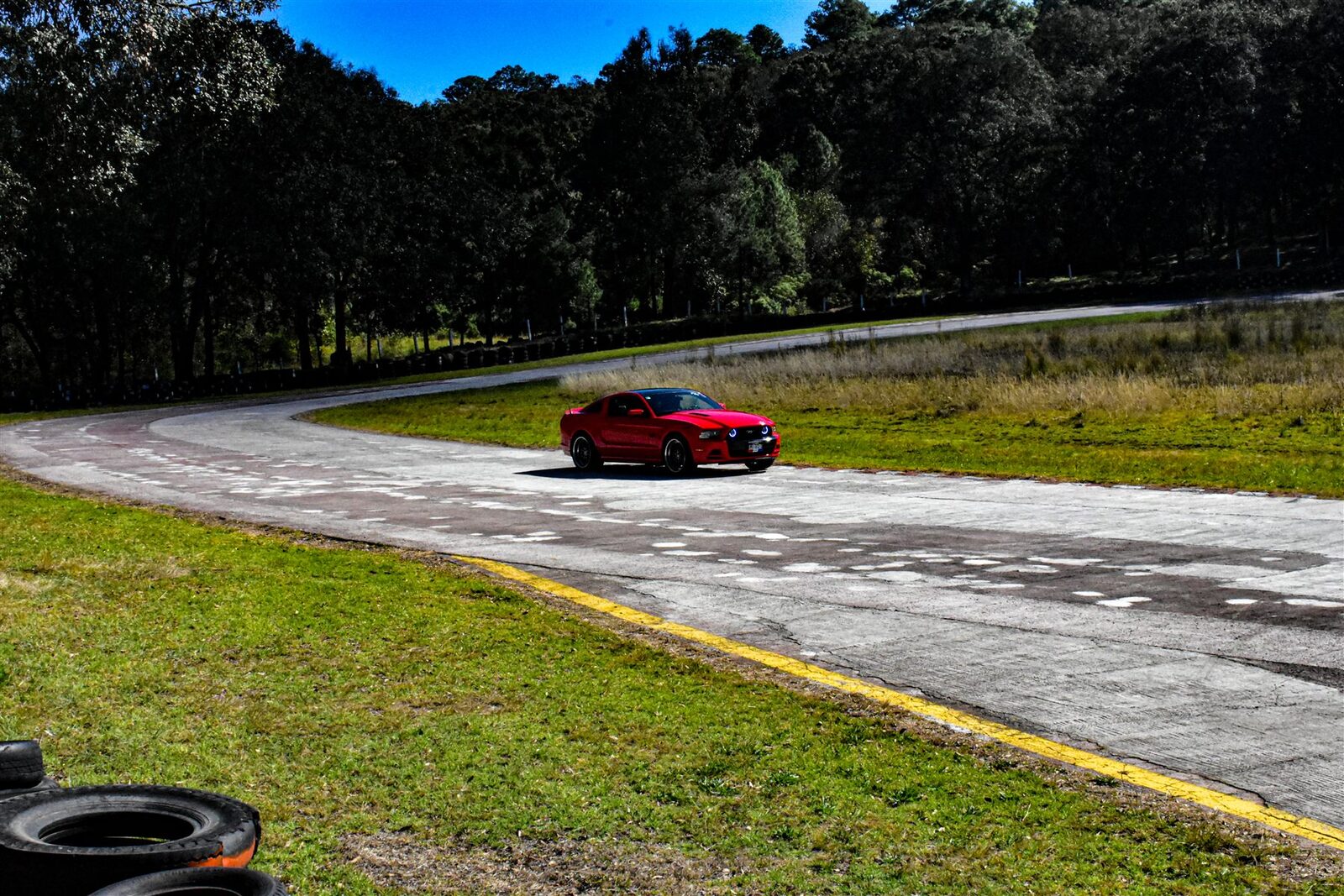Autódromo 25 — Autódromo · 2023–2024. Fotografía de José Alejandro Armenta, artista del auto y la vida cotidiana en Tlaxcala.