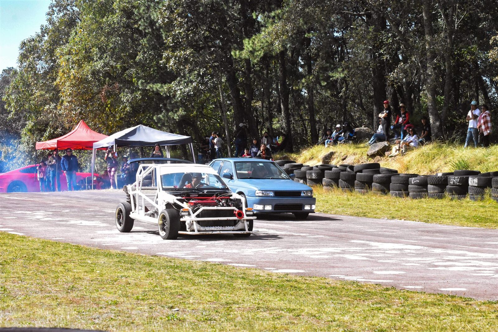 Autódromo 44 — Autódromo · 2023–2024. Fotografía de José Alejandro Armenta, artista del auto y la vida cotidiana en Tlaxcala.